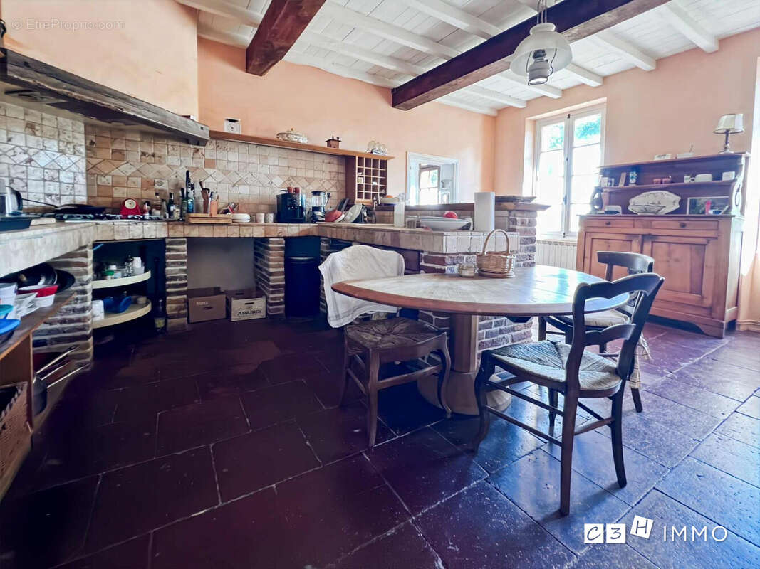 Maison à LAVERNOSE-LACASSE