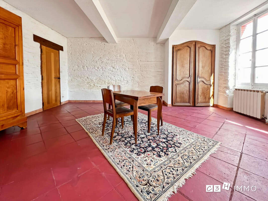 Maison à LAVERNOSE-LACASSE