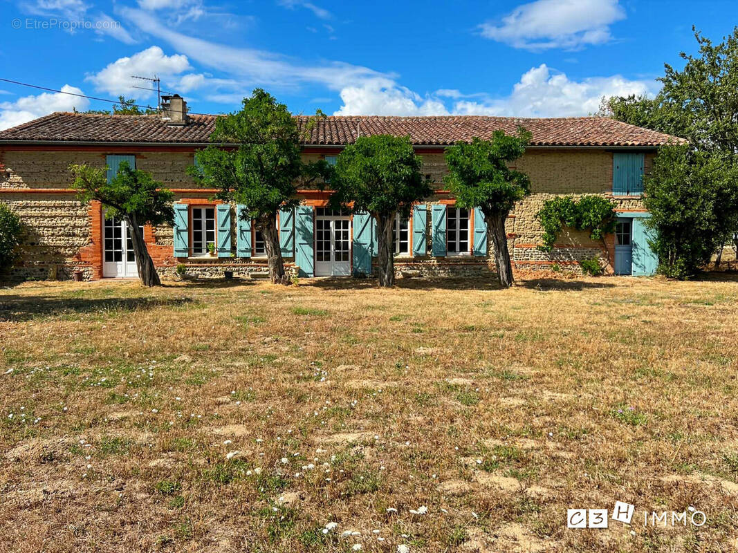 Maison à LAVERNOSE-LACASSE