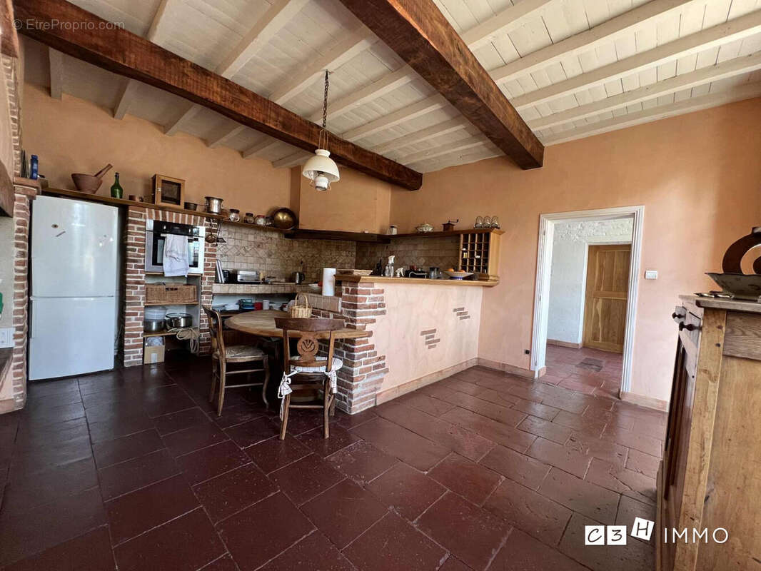 Maison à LAVERNOSE-LACASSE