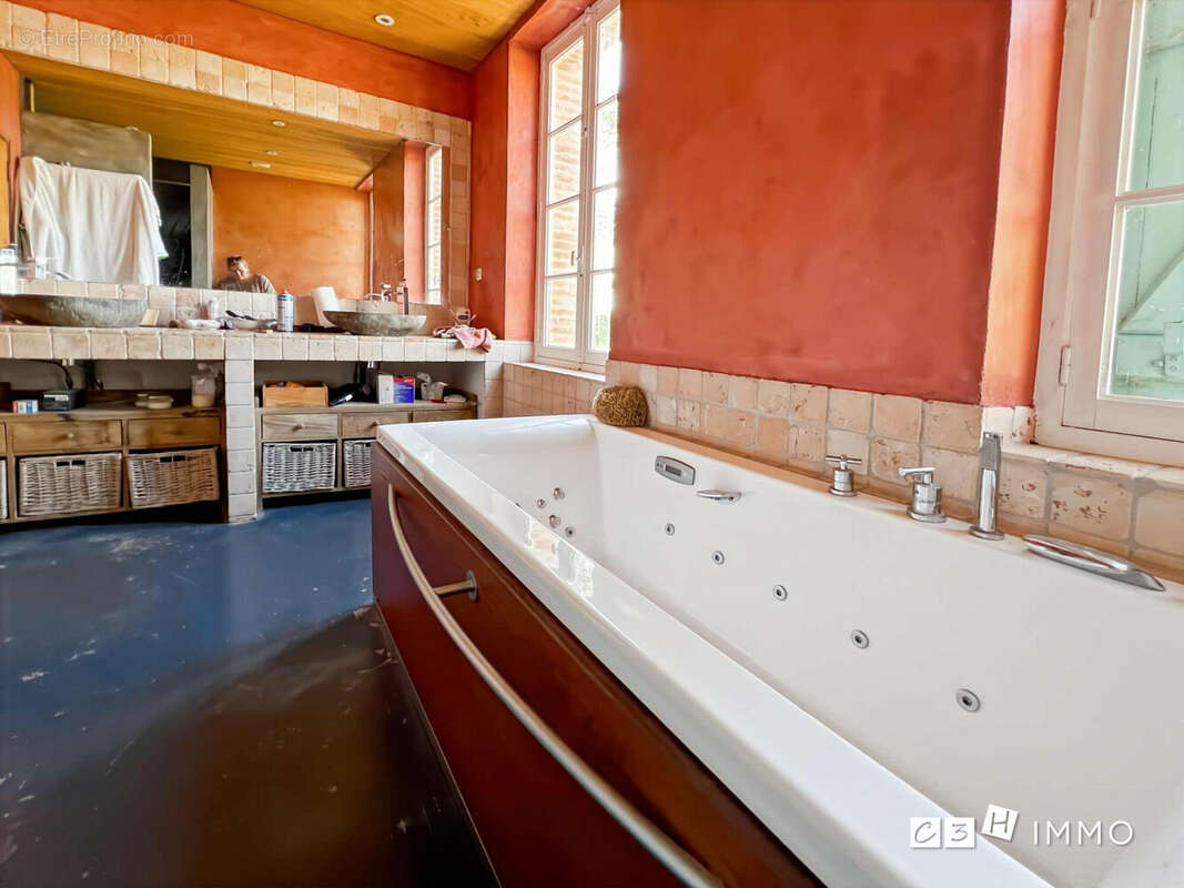 Maison à LAVERNOSE-LACASSE