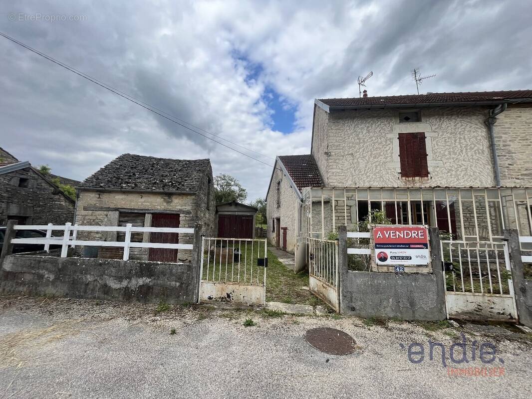 Maison à FONTAINE-FRANCAISE