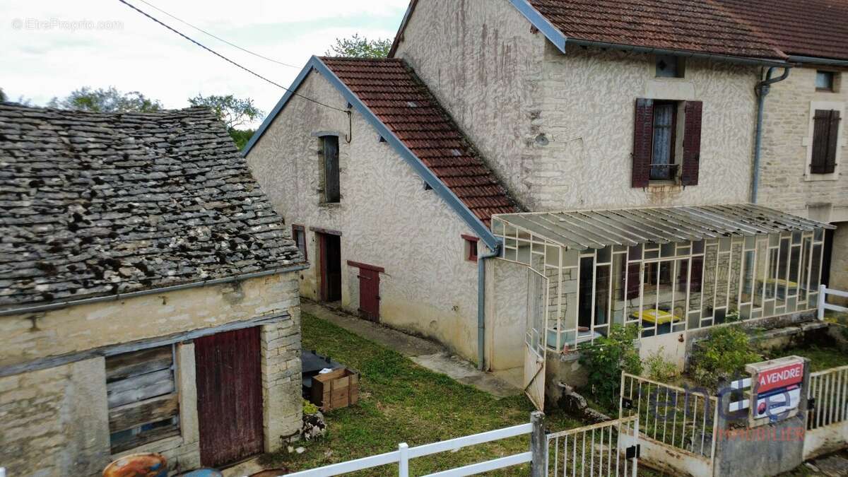 Maison à FONTAINE-FRANCAISE