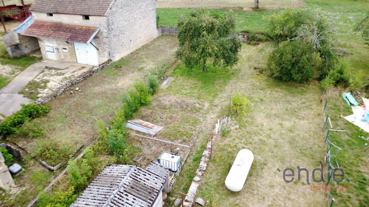 Maison à FONTAINE-FRANCAISE