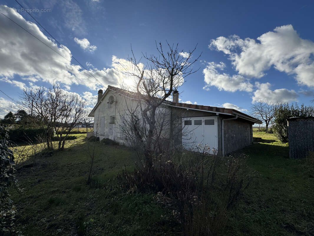 Maison à BARBEZIEUX-SAINT-HILAIRE
