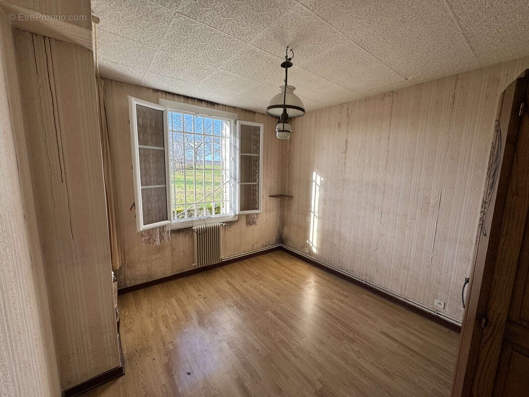 Maison à BARBEZIEUX-SAINT-HILAIRE