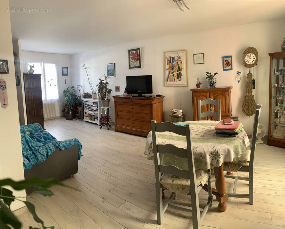 Maison à SAINT-JEAN-D'ANGELY