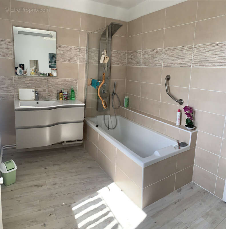 Maison à SAINT-JEAN-D'ANGELY