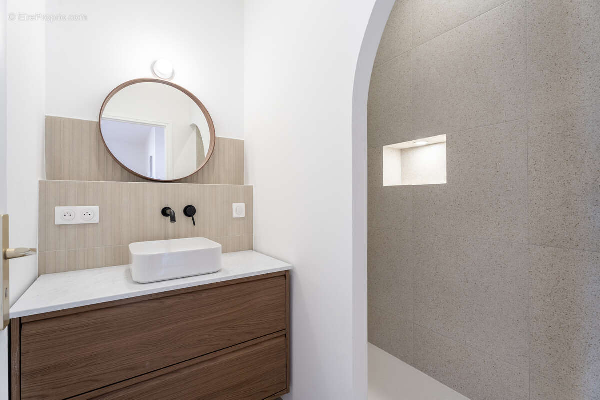 Appartement à MARSEILLE-2E