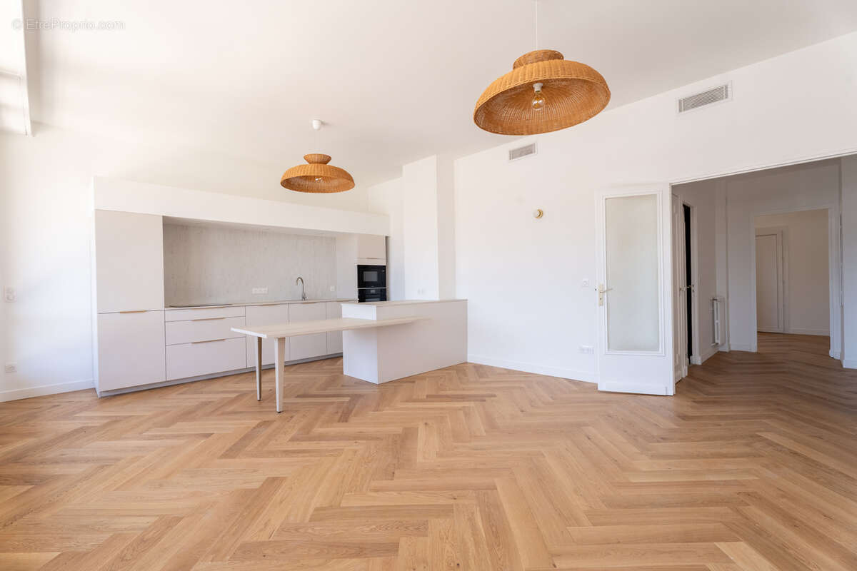 Appartement à MARSEILLE-2E