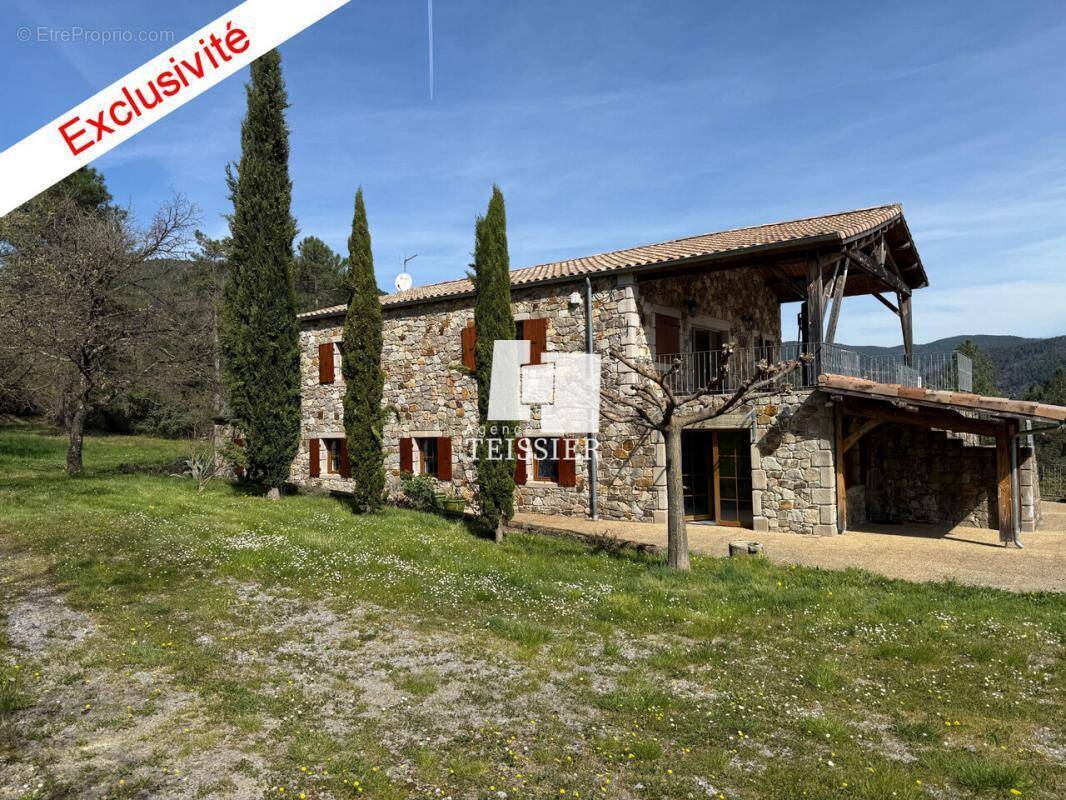 Maison à SAINT-PIERRE-SAINT-JEAN