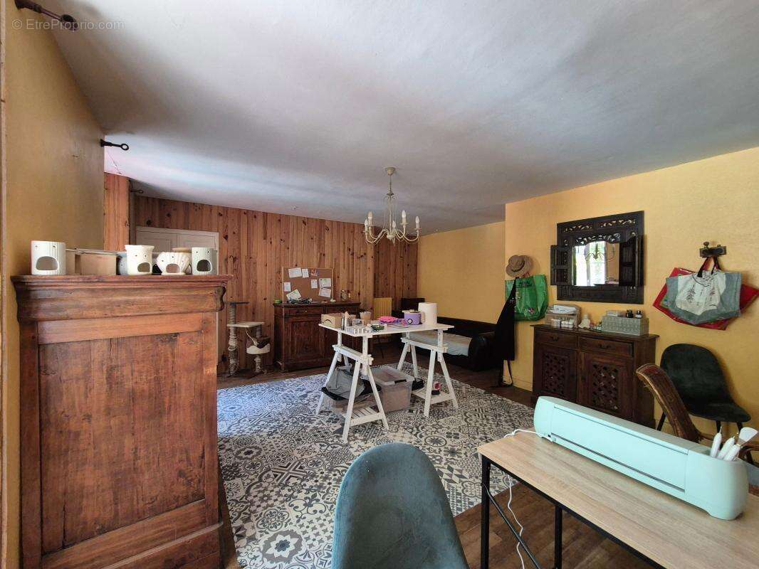 Maison à TERRASSON-LAVILLEDIEU