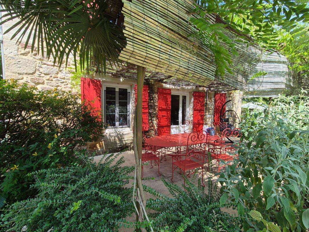 Maison à TERRASSON-LAVILLEDIEU