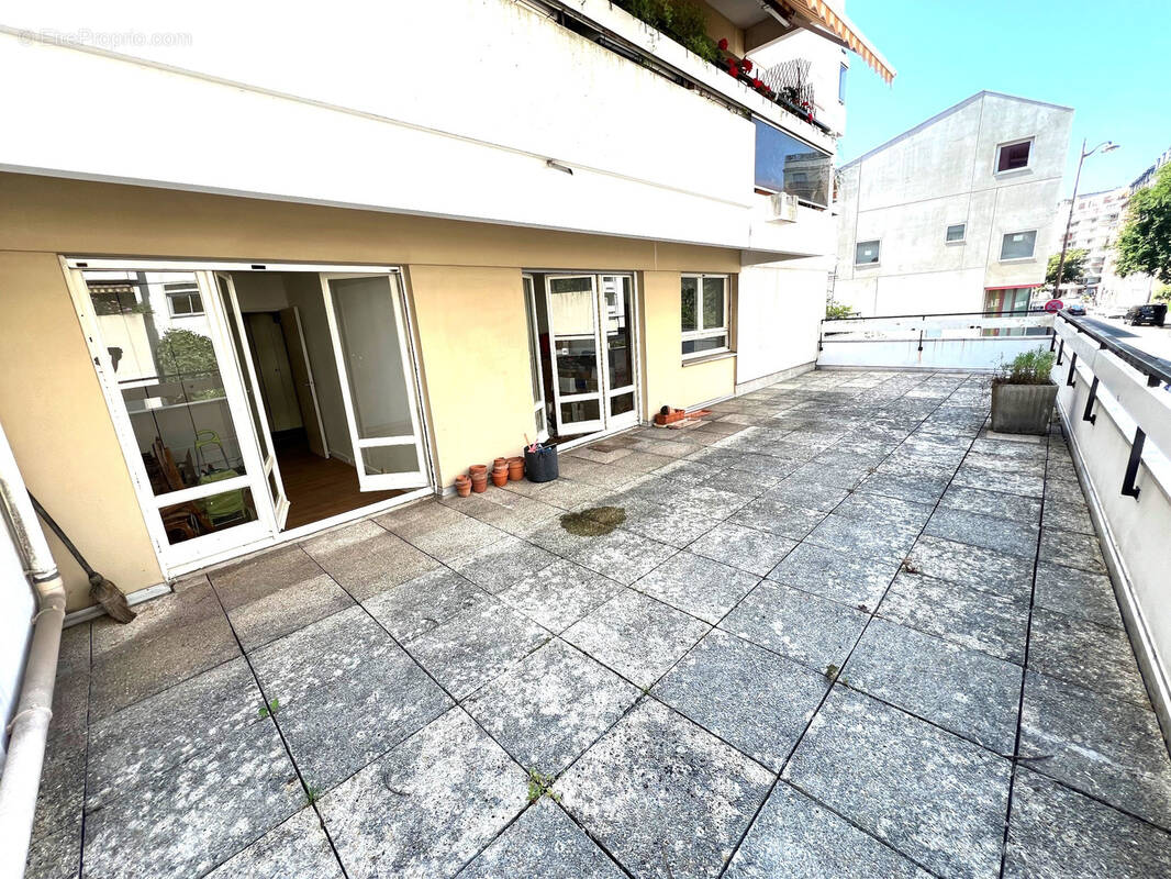 Appartement à PARIS-20E