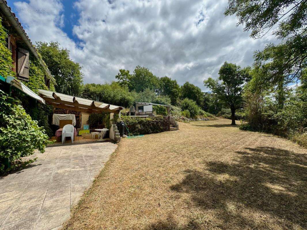 Maison à SAINT-ANTONIN-DE-LACALM