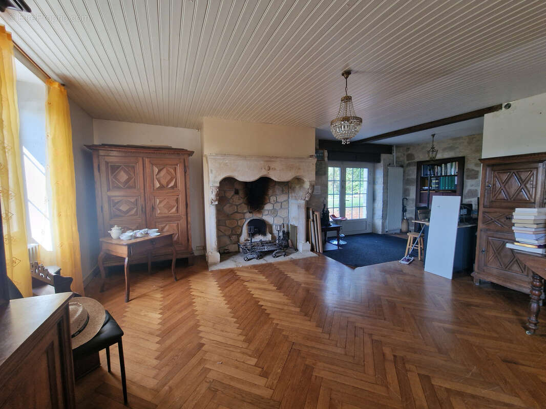 Maison à JUGEALS-NAZARETH