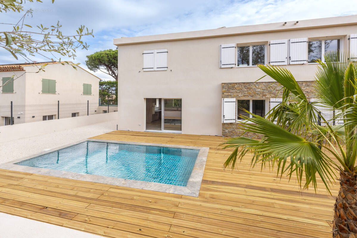 Maison à PUGET-SUR-ARGENS