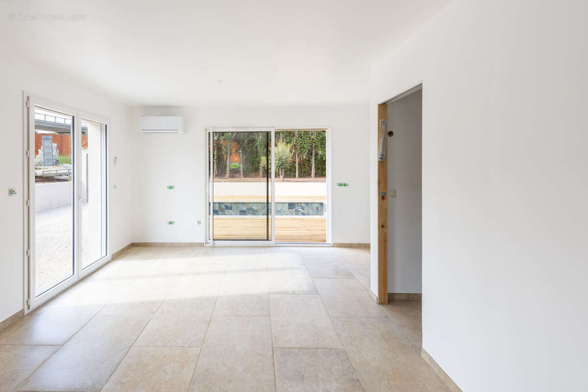 Maison à PUGET-SUR-ARGENS