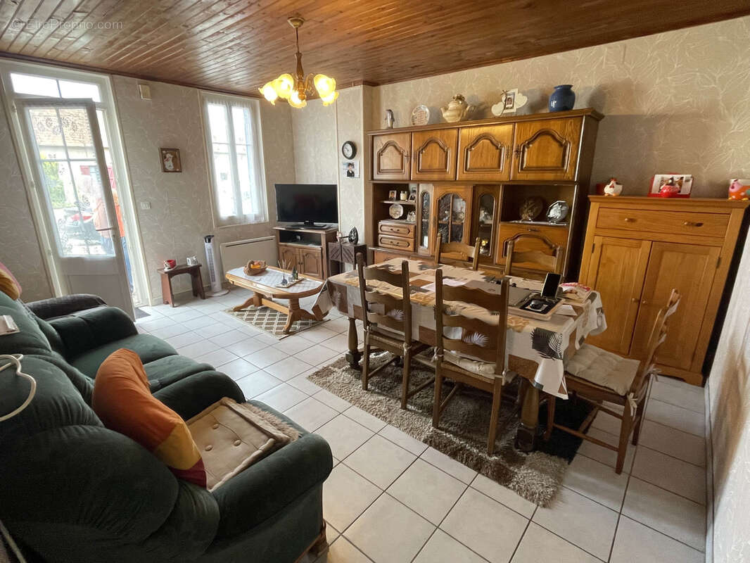 Maison à VILLENEUVE-SUR-ALLIER