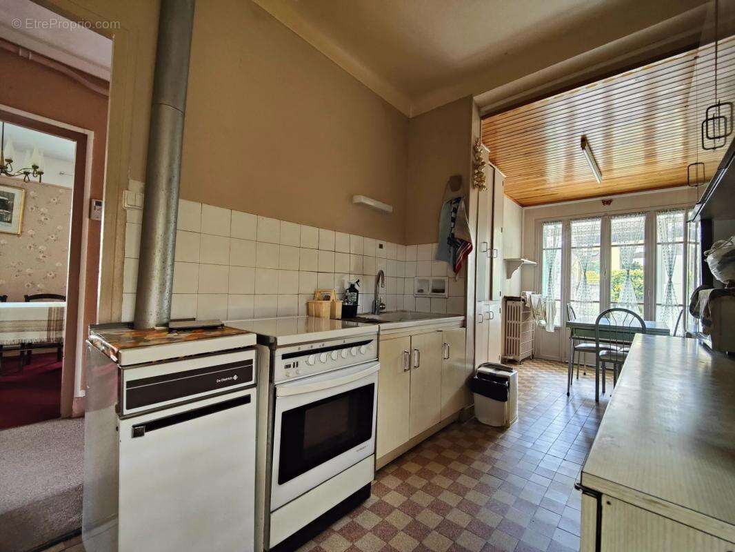 Maison à LES CLAYES-SOUS-BOIS