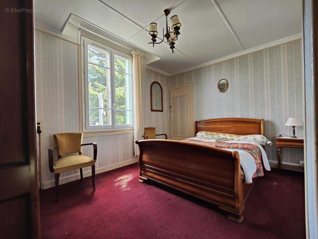 Maison à LES CLAYES-SOUS-BOIS