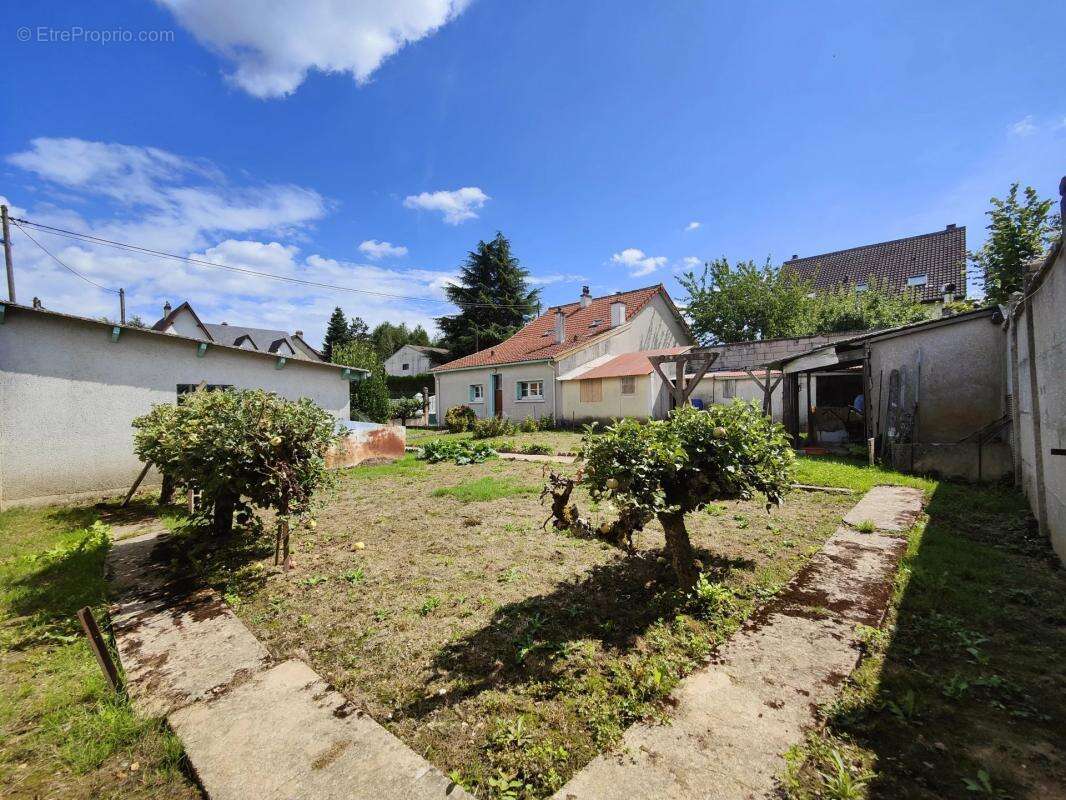 Maison à LES CLAYES-SOUS-BOIS