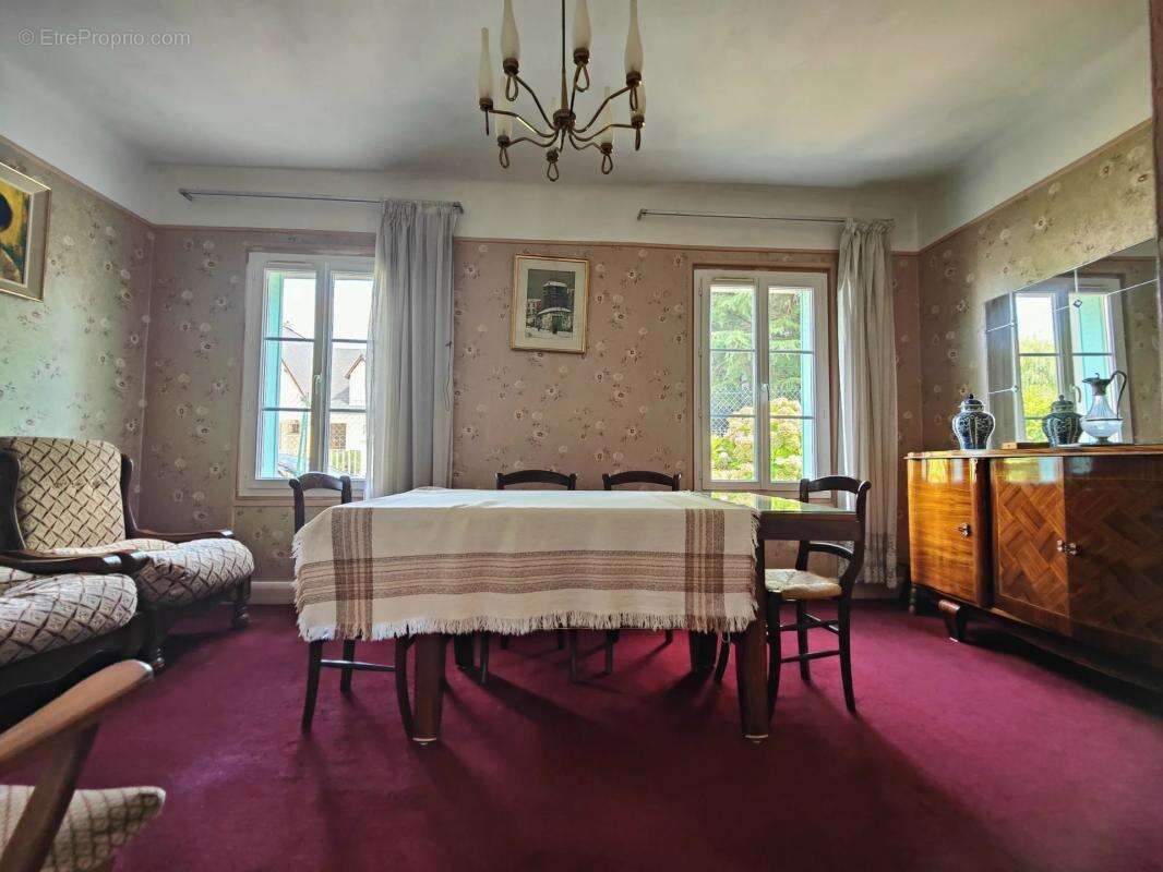 Maison à LES CLAYES-SOUS-BOIS