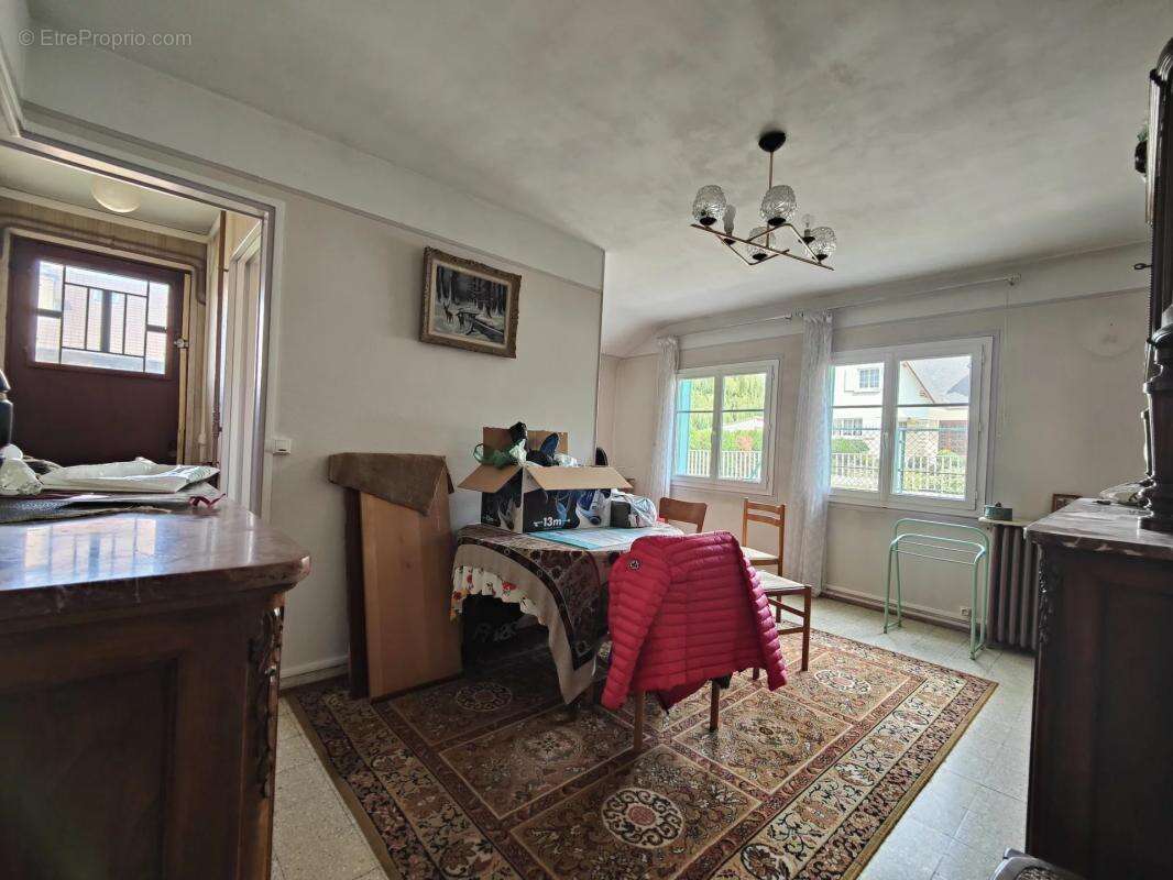 Maison à LES CLAYES-SOUS-BOIS