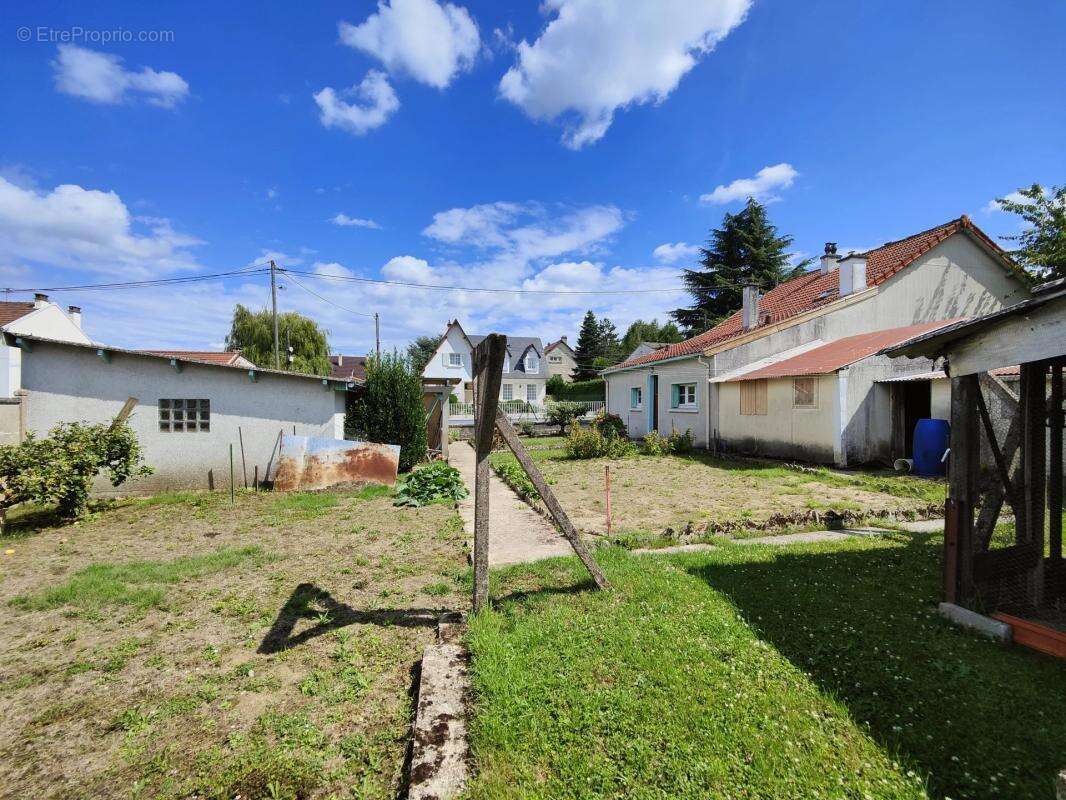 Maison à LES CLAYES-SOUS-BOIS
