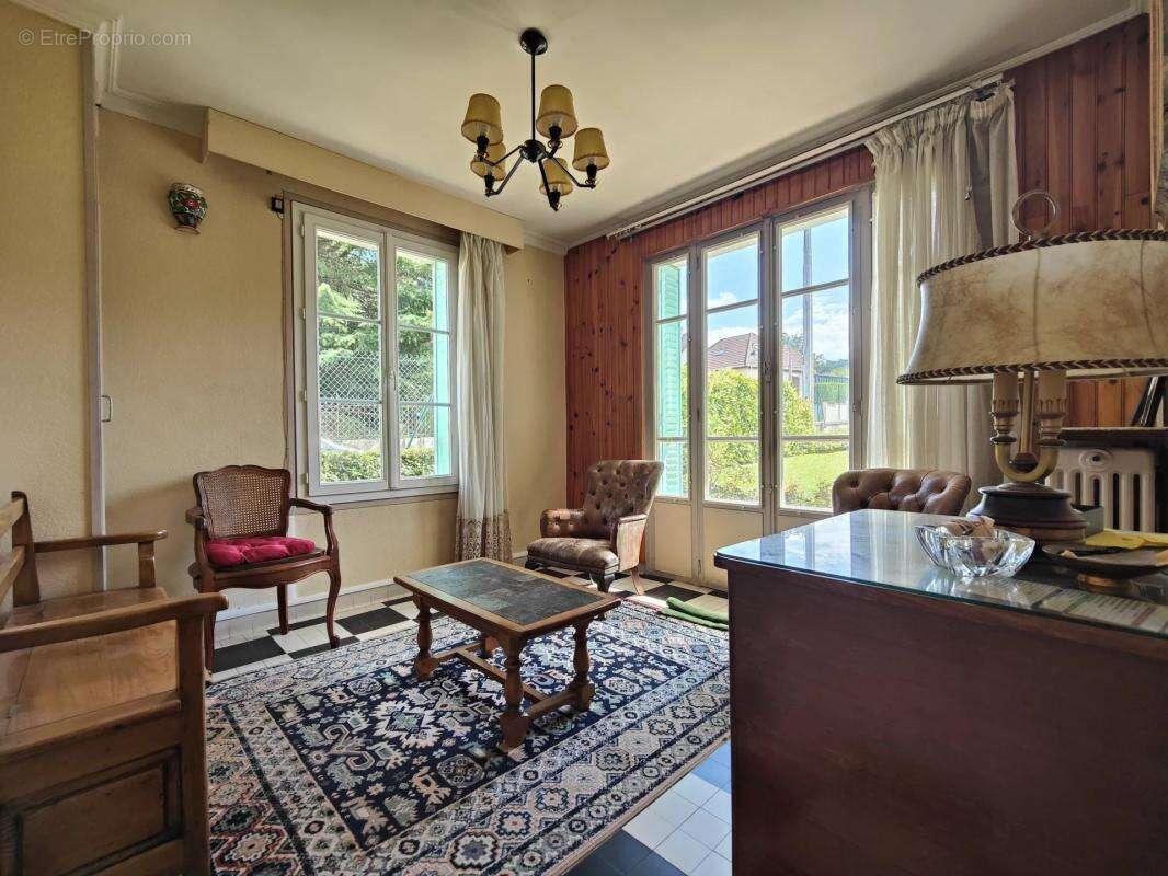 Maison à LES CLAYES-SOUS-BOIS