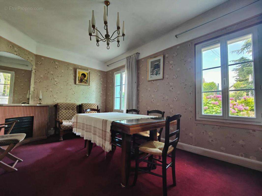 Maison à LES CLAYES-SOUS-BOIS