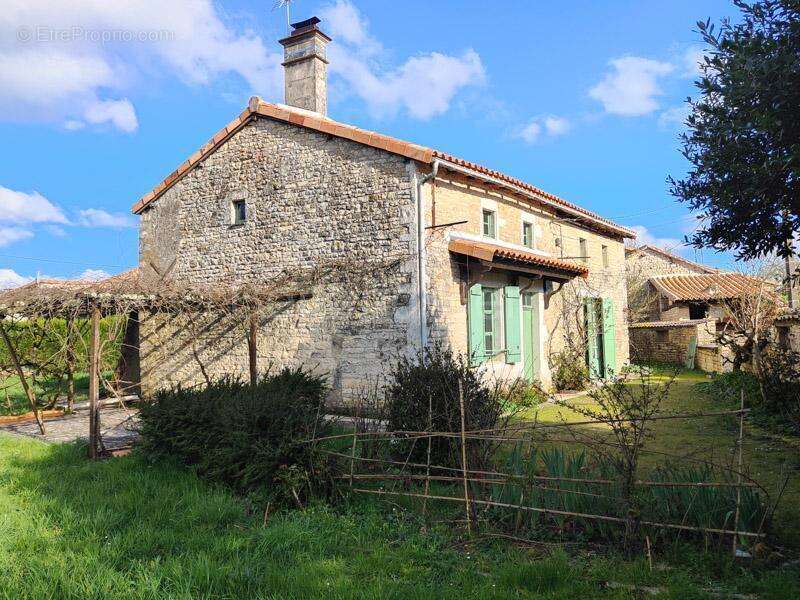 Maison à SAUZE-VAUSSAIS