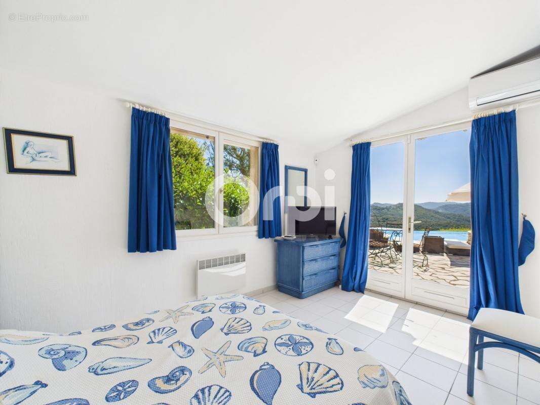 Maison à MONTAUROUX