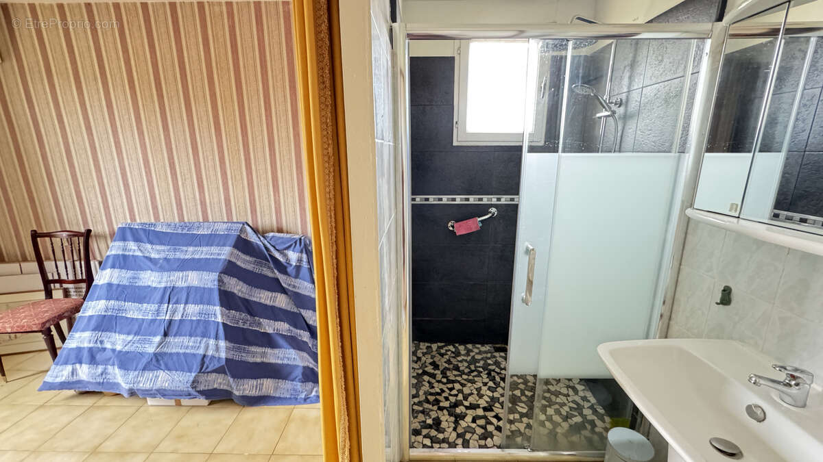 Maison à SAINT-LAURENT-DE-LA-SALANQUE