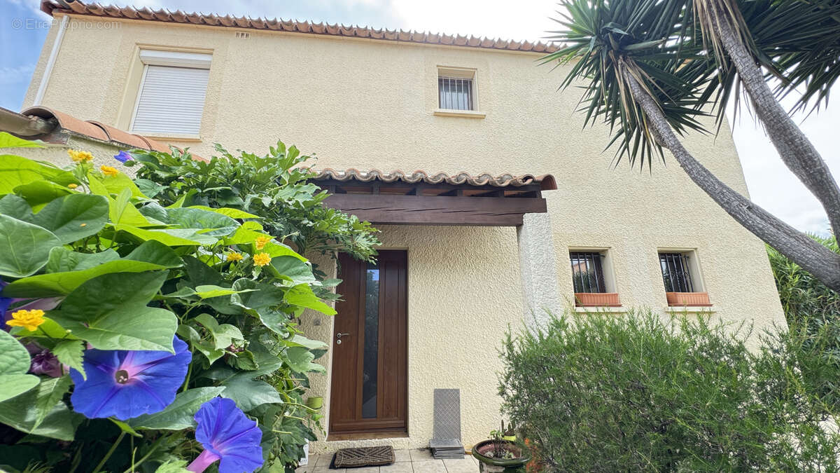 Maison à SAINT-LAURENT-DE-LA-SALANQUE