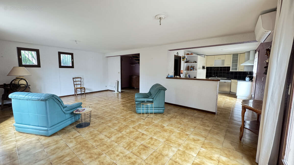 Maison à SAINT-LAURENT-DE-LA-SALANQUE