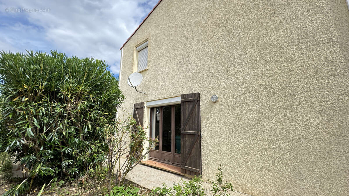 Maison à SAINT-LAURENT-DE-LA-SALANQUE