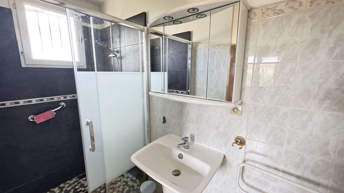 Maison à SAINT-LAURENT-DE-LA-SALANQUE