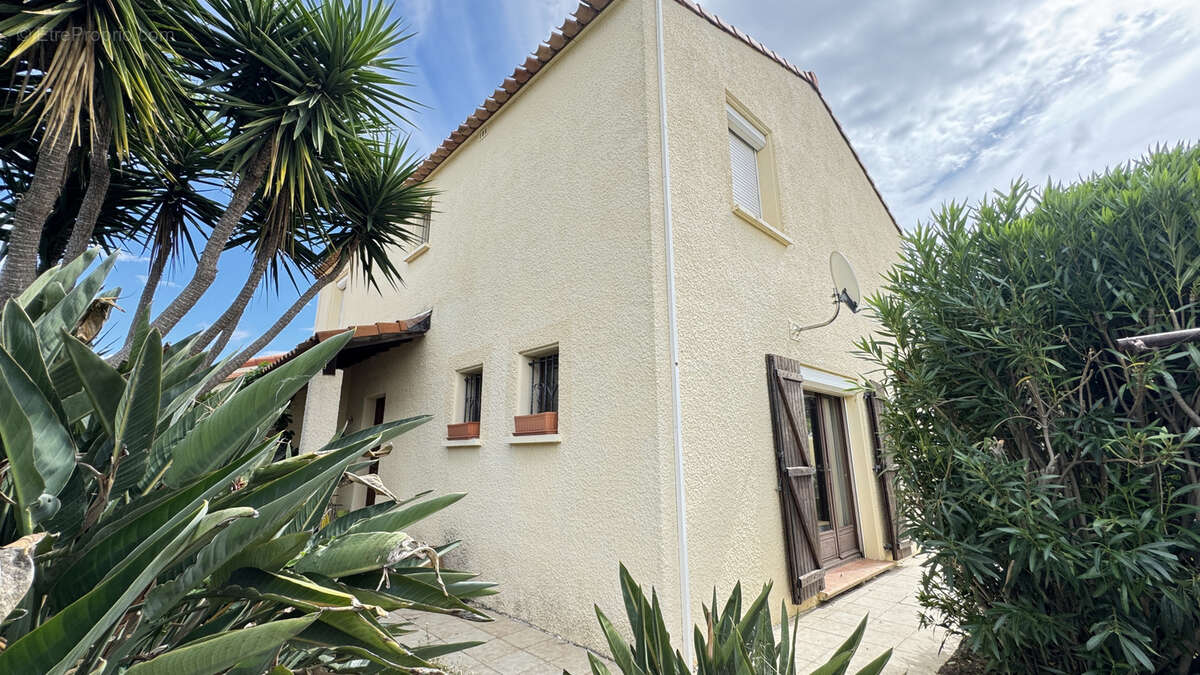 Maison à SAINT-LAURENT-DE-LA-SALANQUE