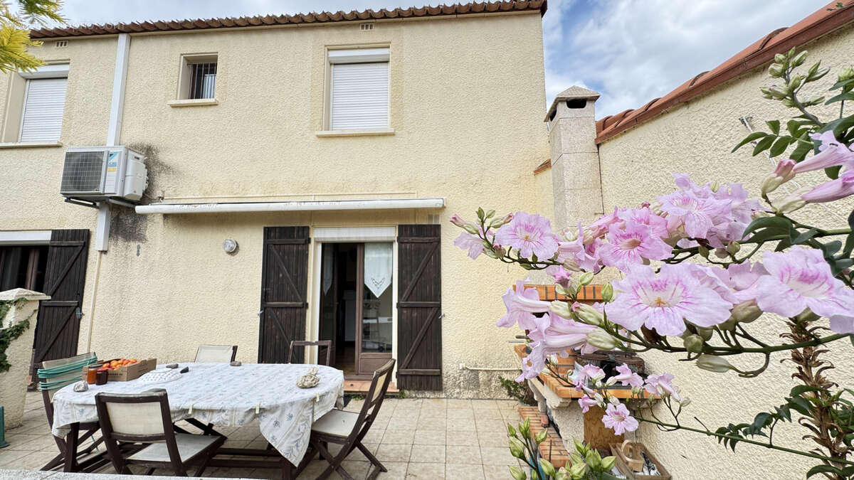 Maison à SAINT-LAURENT-DE-LA-SALANQUE