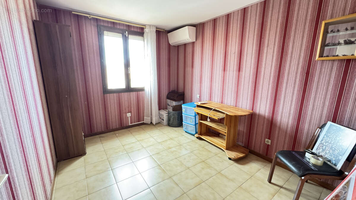 Maison à SAINT-LAURENT-DE-LA-SALANQUE