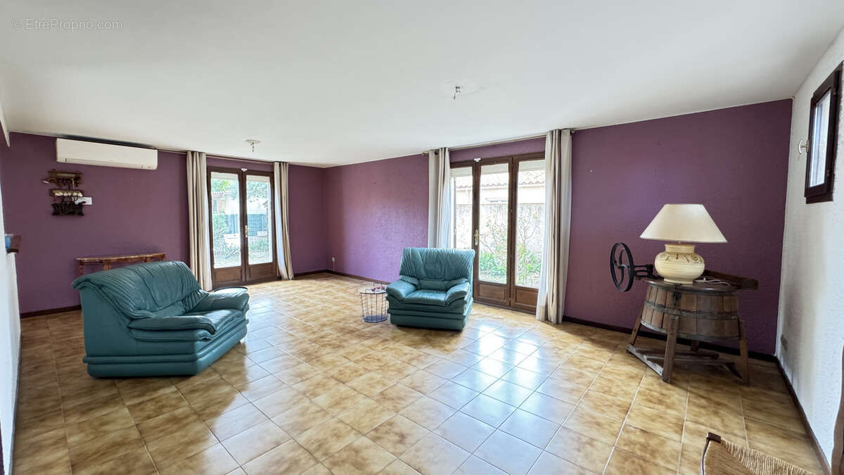 Maison à SAINT-LAURENT-DE-LA-SALANQUE