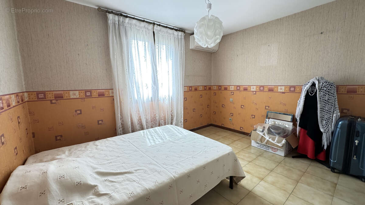 Maison à SAINT-LAURENT-DE-LA-SALANQUE