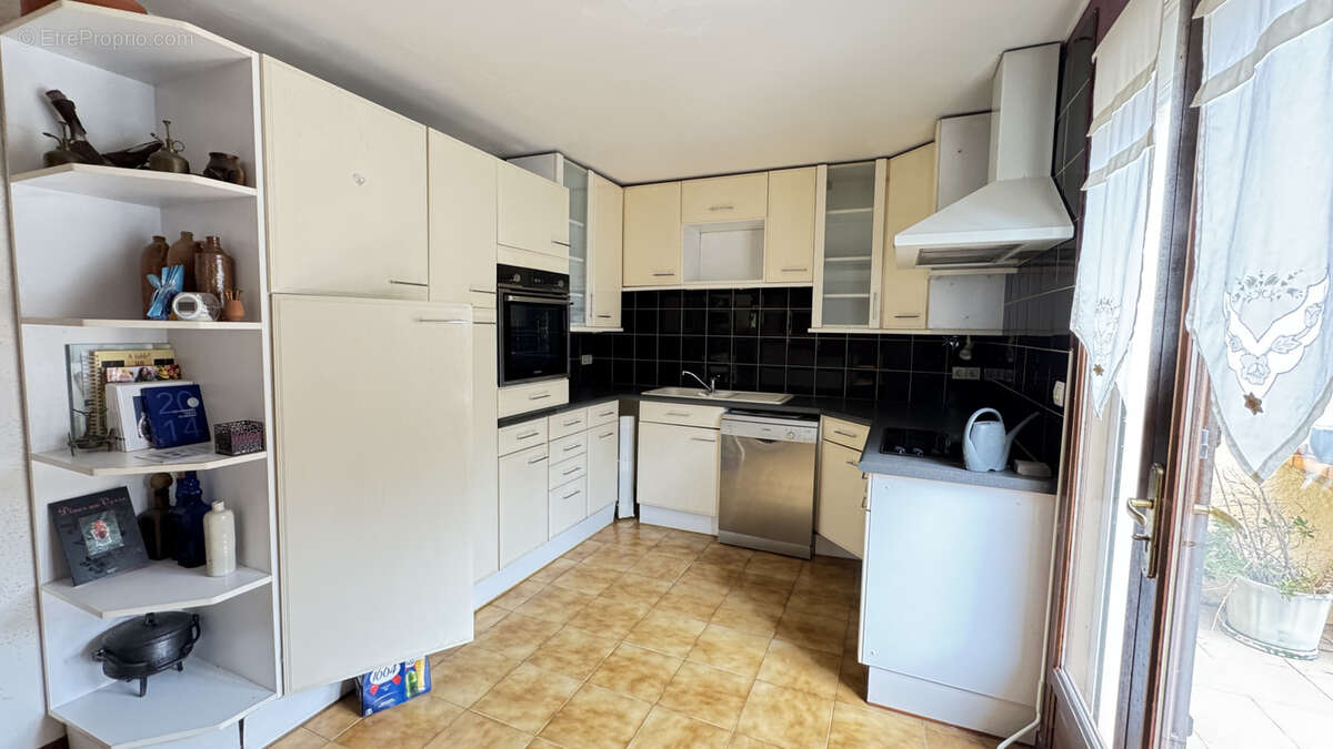 Maison à SAINT-LAURENT-DE-LA-SALANQUE