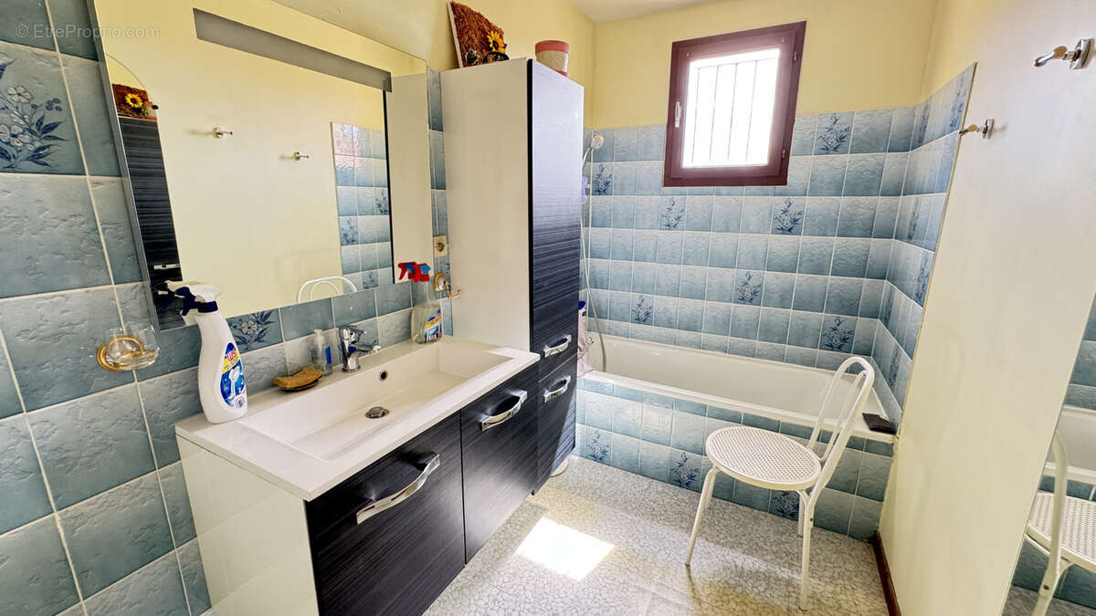 Maison à SAINT-LAURENT-DE-LA-SALANQUE