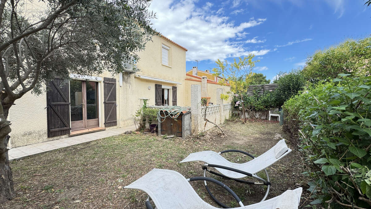 Maison à SAINT-LAURENT-DE-LA-SALANQUE