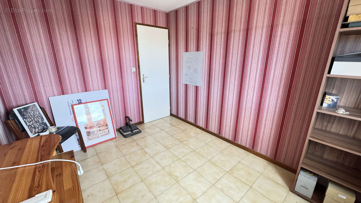 Maison à SAINT-LAURENT-DE-LA-SALANQUE