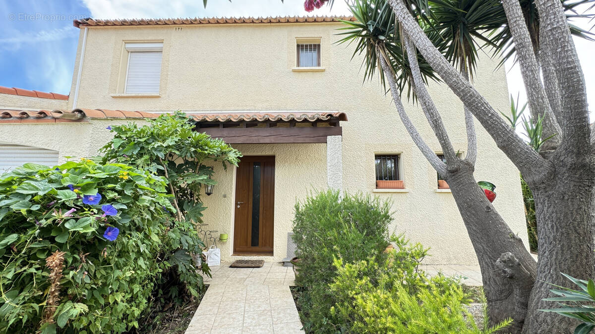 Maison à SAINT-LAURENT-DE-LA-SALANQUE