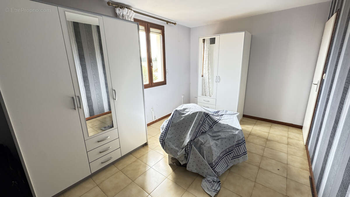 Maison à SAINT-LAURENT-DE-LA-SALANQUE