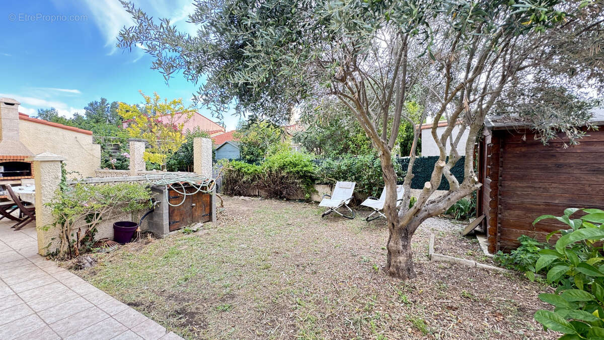 Maison à SAINT-LAURENT-DE-LA-SALANQUE